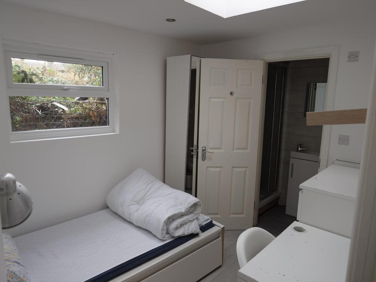 The Old Guest House, Norbury Avenue المظهر الخارجي الصورة